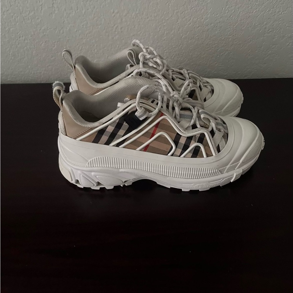 Slightly worn Burberry Arthur Vintage